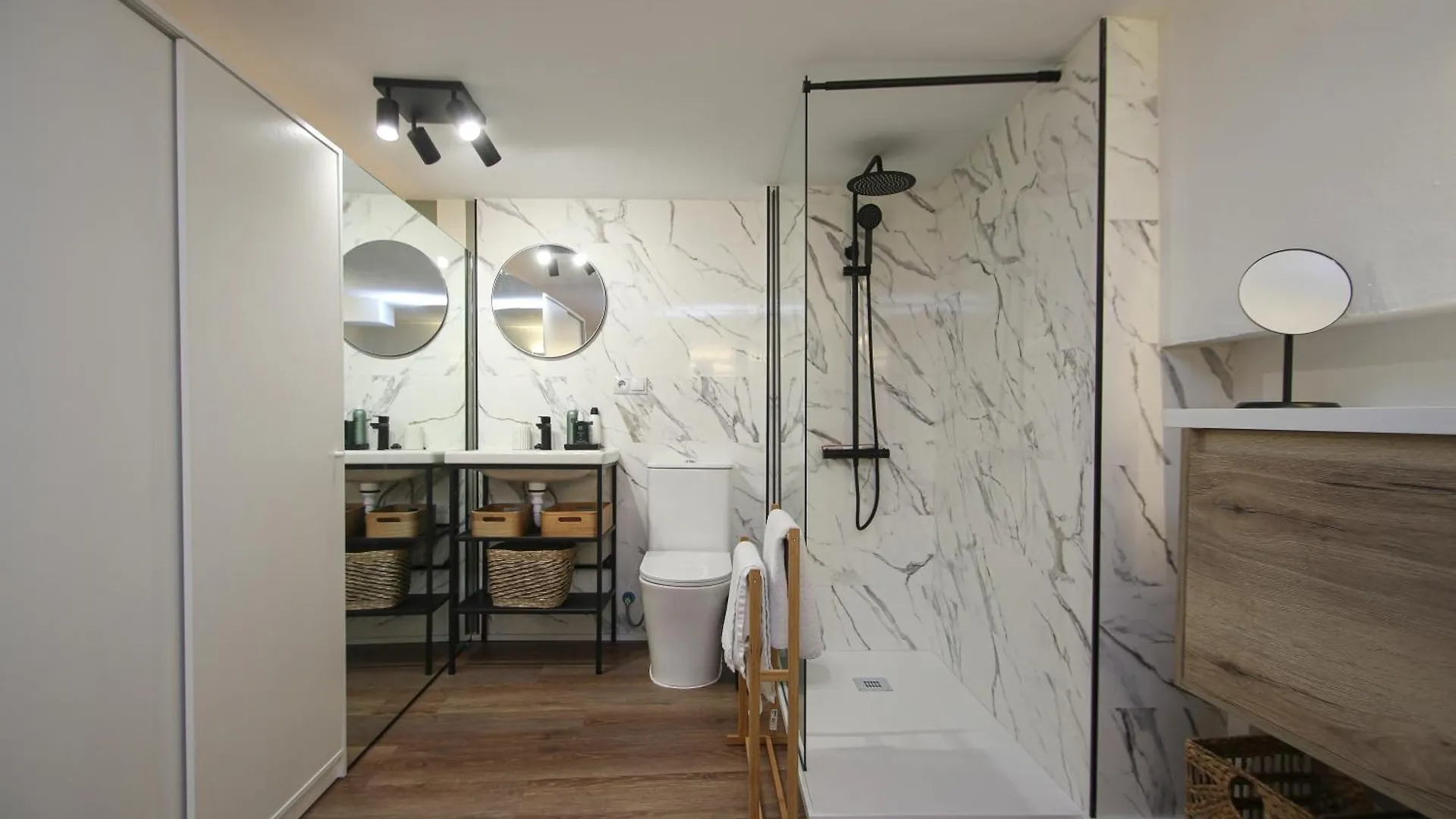 New! Luxurious & Chic Duplex Next To The Cathedral Apartment Seville 0*,  Spain