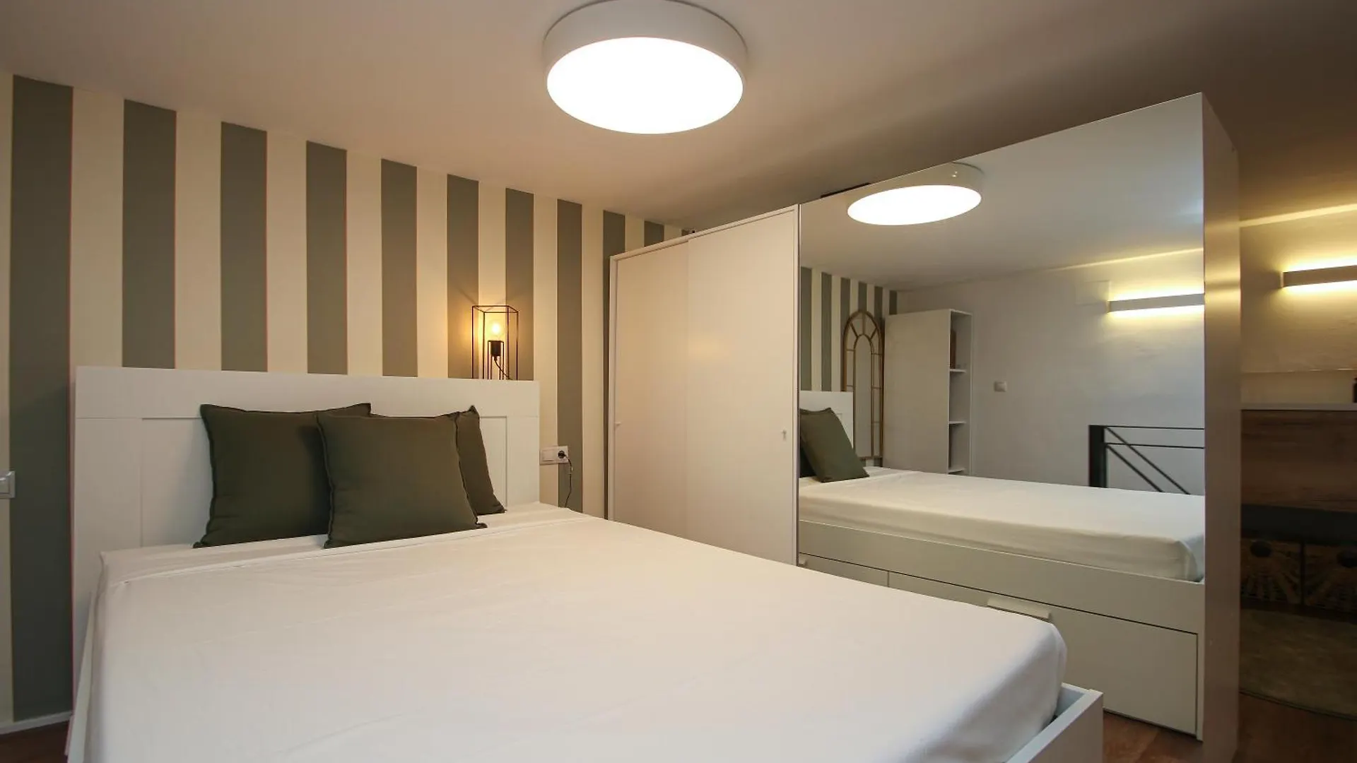 New! Luxurious & Chic Duplex Next To The Cathedral Apartment Seville